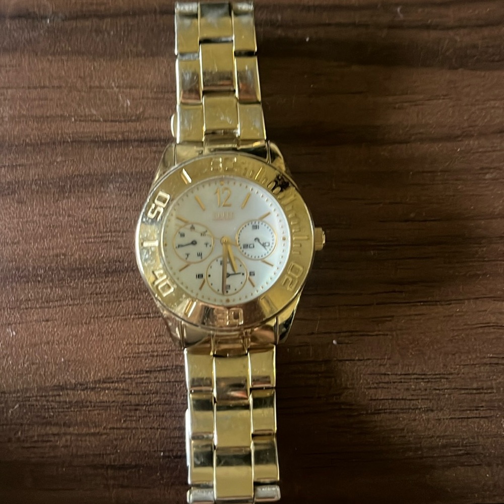Guess watch gold